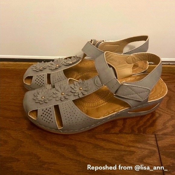 Tano Purse & Grey Sandals Set - Picture 8 of 8